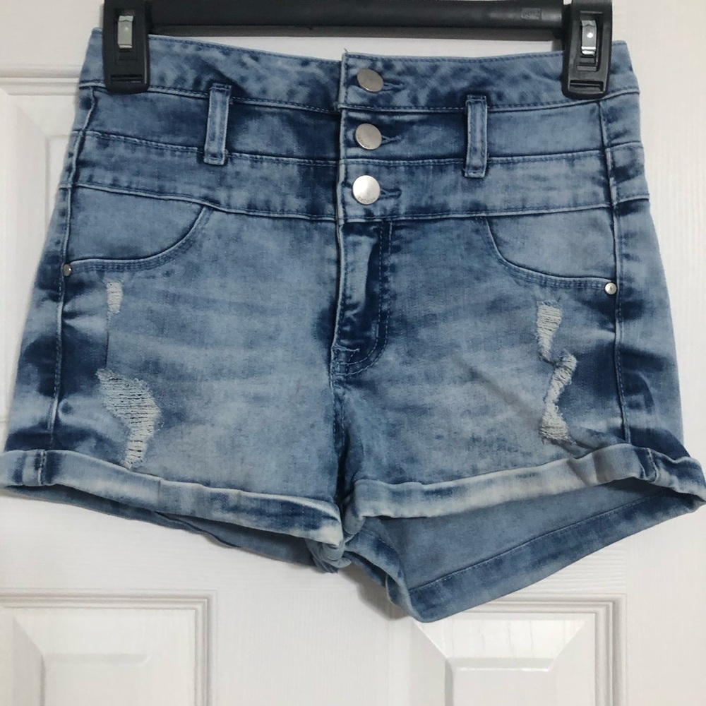 Refuge 3 button high rise shortie distressed women’s size 0 25cuffed jean shorts